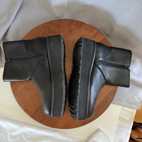 Ugg The Cityfunc Mid Water-Resistant 1.5" Platform Bootie Black Women's Sz 11 - Picture 5 of 11